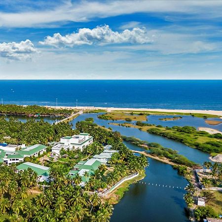 Radisson Resort Pondicherry Bay エクステリア 写真