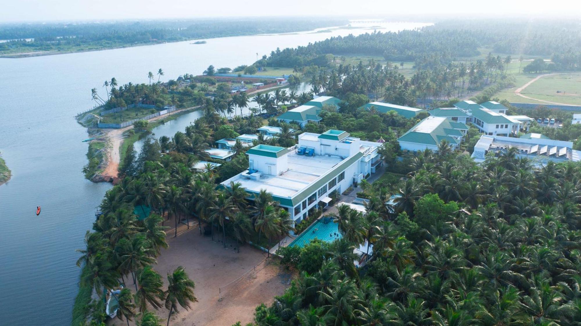 Radisson Resort Pondicherry Bay エクステリア 写真