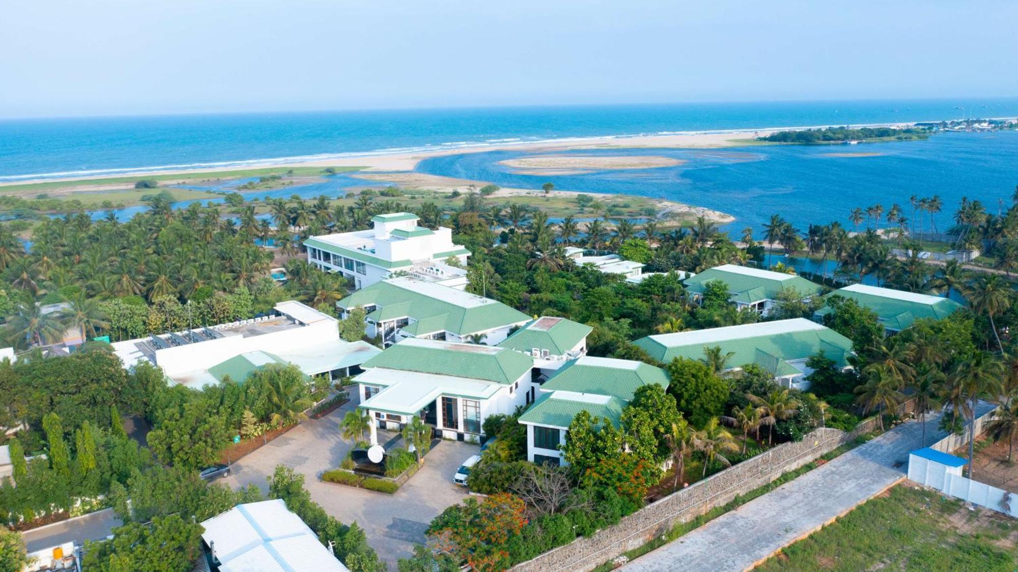 Radisson Resort Pondicherry Bay エクステリア 写真